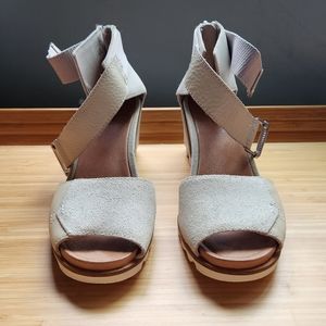 Sorel Joanie sandal, Size 8.5, Ivory